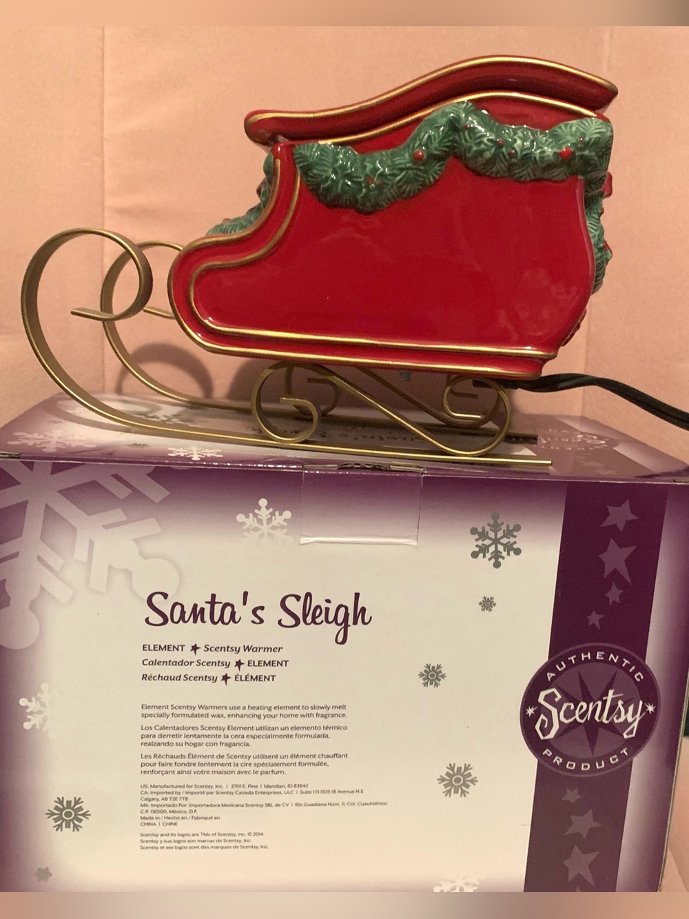 Scentsy Red Santa Sleigh Ceramic Wax Warmer with Green Garland